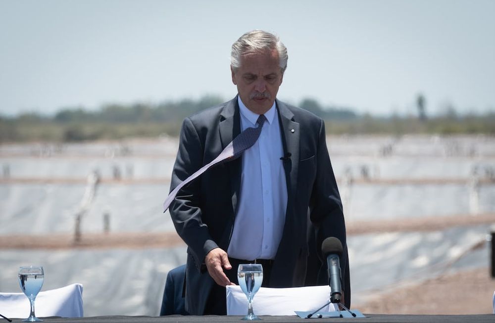 El presidente Alberto Fernández arribó este miércoles a Mendoza para inaugurar la ampliación de la Planta Depuradora de Líquidos Cloacales El Paramillo, en el departamento de LavalleAlberto Fernández en Mendoza. Estuvo junto al ministro de Obras Públicas, Gabriel Katopodis; el intendente de Lavalle, Roberto Righi; y el ministro de Infraestructura, Mario IsgróFoto: Ignacio Blanco / Los Andes