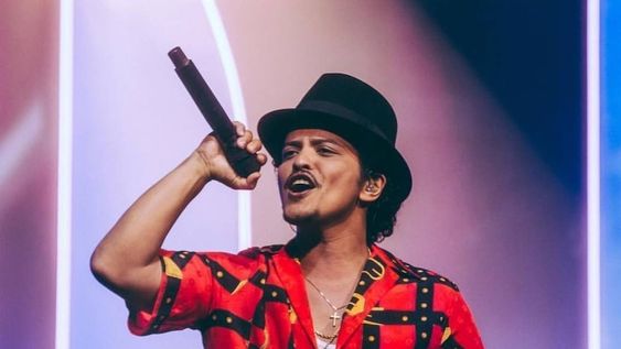 Insólito: se hizo pasar por Bruno Mars en las redes y estafó a una mujer por 100 mil dólares