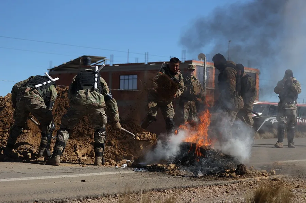 Protestas en Bolivia contra el presidente Rodrigo Paz.