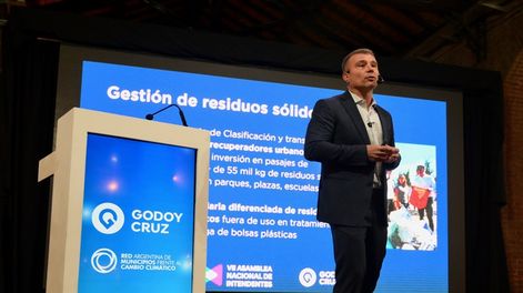 El intendente de Godoy Cruz, Diego Costarelli, abrió la Asamblea de jefes comunales contra el Cambio Climático