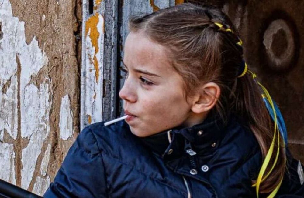 La niña, de nueve años, se puede ver portando un rifle de gran calibre. / Foto: redes