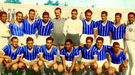 Los Andes | Los precursores. El 11 del primer campeón de la historia salía de memoria: Pestana; Ovando y Frigolé; Izpura, Guisado y García; Boquete, Quiroga, Godoy, Amaya y Luján. / Gentileza.