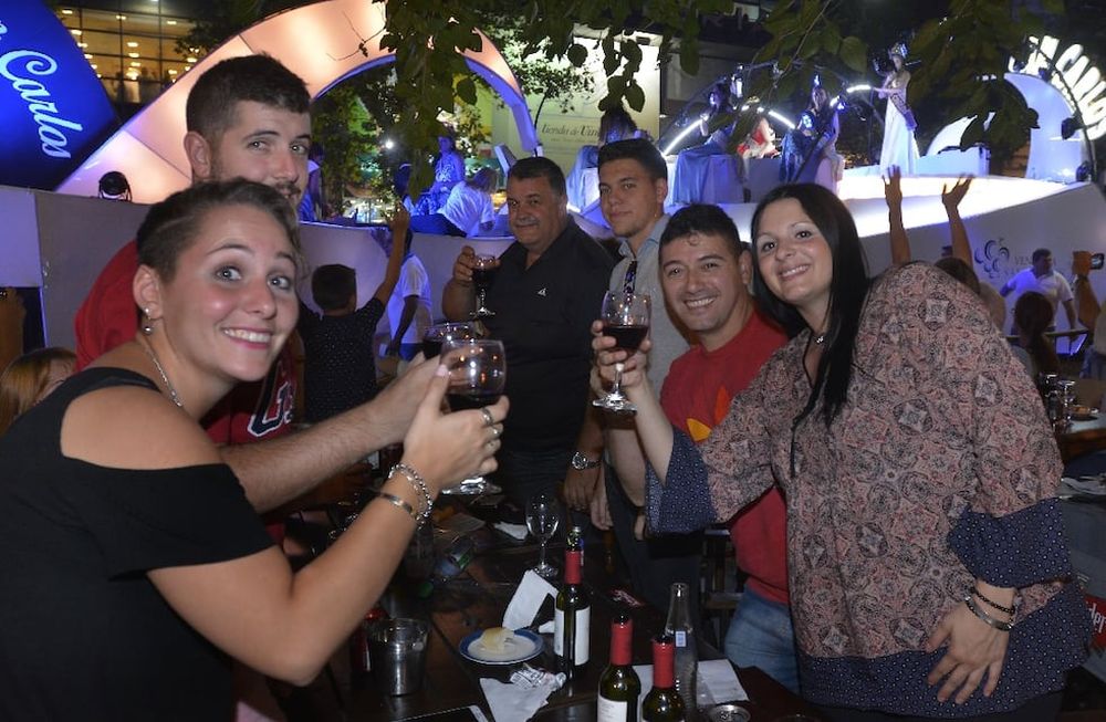 Turistas demoran los planes y las reservas para Vendimia se proyectan en 60% | Foto: Orlando Pelichotti / Los Andes