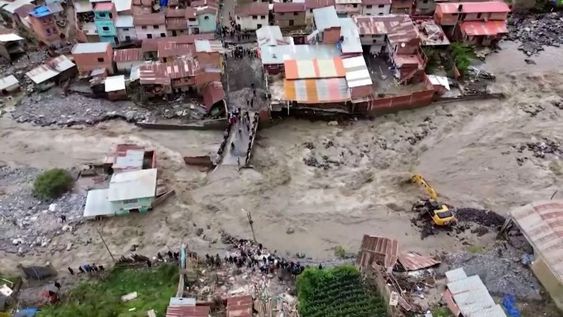 Fuerte temporal de lluvias en Bolivia y las autoridades advierten que lo peor de la temporada de lluvias aún está por venir y declaran alerta roja.