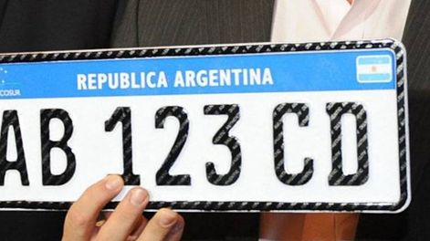 Insólito: el Gobierno autorizó las patentes de papel ante la falta de chapas