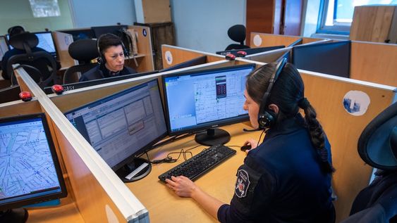 La maniobra fue captada por Centro Estratégico de Operaciones (CEO) donde funciona el 911 de la Policia de Mendoza Foto: Ignacio Blanco / Los Andes