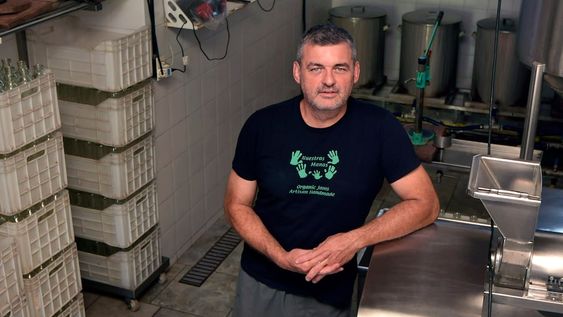 Igor Baratoff empresario, propietario de la fábrica Nuestras Manos y miembro de la Comisión Directiva del Movimiento Argentina por la Producción Orgánica (MAPO).Foto: Orlando Pelichotti