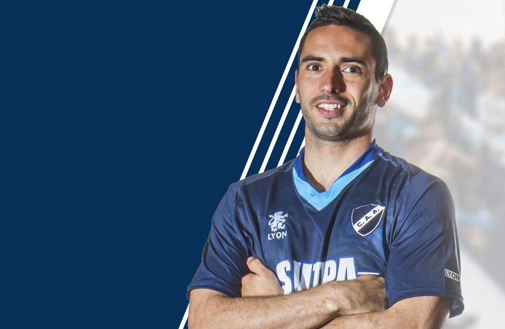 Ezequiel Riera se calza la casaca del Cruzado