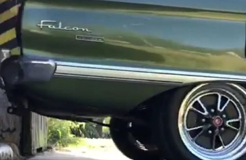 Tras la victoria de Javier Milei, un comisario de Río Negro publicó un video de un falcon verde: “Que se agarren los chorros”