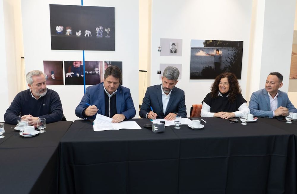 El intendente de la Ciudad firmó un convenio de colaboración con su par de Neuquén