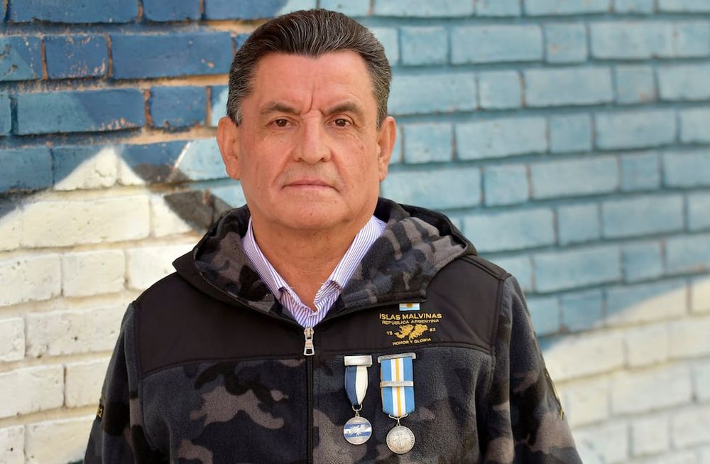 Rodolfo Sevilla, el tripulante mendocino que naufragó y sobrevivió al hundimiento del Crucero Belgrano en Malvinas. / Orlando Pelichotti - Los Andes