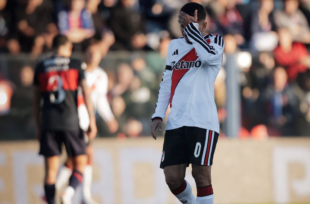 El Millonario no encuentra respuestas y volvió a irse derrotado. Tigre lo venció 1-0 en Victoria, en un partido en el que River generó poco, reclamó un penal y terminó pagando caro otro error defensivo.