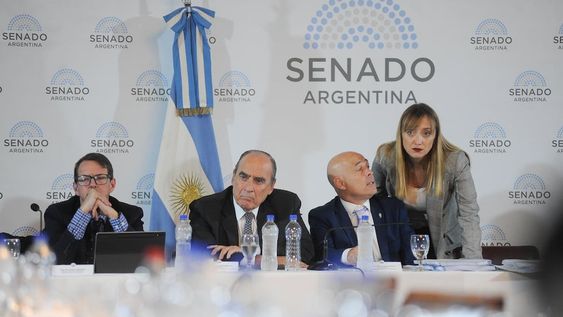 Senado. El ministro del interior, Guillermo Francos, Bartolomé Abdala, presidente provisional del Senado, y la legisladora mendocina Anabel Fernández Sagasti / Foto Federico López Claro.