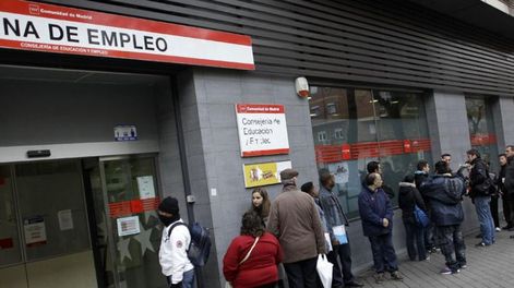 Cuantos más conocimientos uno tenga, podrá aspirar a mejores salarios, y por qué no, a otros empleos o cargos. La combinación de educación y trabajo es clave para dinamizar la movilidad social ascendente.