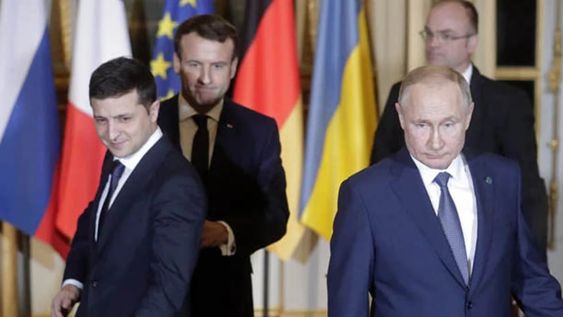 Una imagen de archivo de los presidentes de Ucrania, Volodimir Zelenski, y de Rusia, Vladimir Putin.