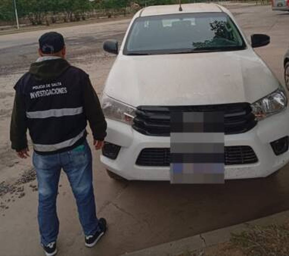 Encontraron una camioneta robada en Mendoza en plena calle salteña.