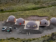 En la montaña de San Carlos, empresarios construyen un refugio para el fin del mundo