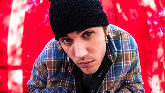 Justin Bieber lanzó de sorpresa un disco inédito con seis canciones