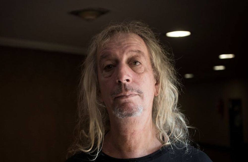 En una charla abierta, el actor comparte anécdotas de sus trabajos y presentará un libro de poesía.