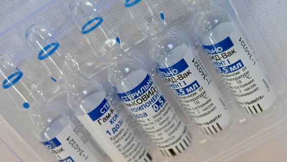 Alrededor de mil vacunas Sputnik V contra el coronavirus se tuvieron que tirar por error de una persona de una clínica de Kirguistán Foto: Orlando Pelichotti / Los Andes