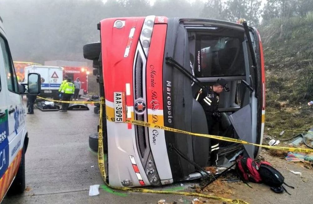 El vuelco de un colectivo dejó 11 muertos y 37 heridos en Ecuador