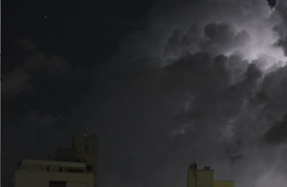 Continúa la alerta por tormenta con granizo en varias zonas de Mendoza  - Marcelo Rolland / Los Andes