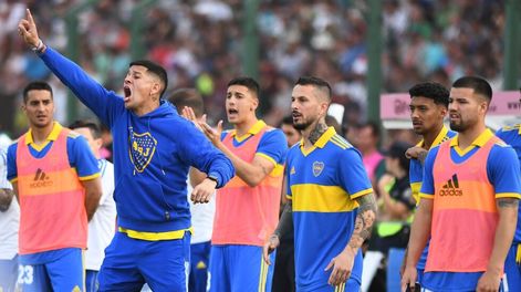 A pesar de su lesión, Marcos Rojo terminó alentando a sus compañeros al costado de la cancha. Impresionante. / Gentileza.