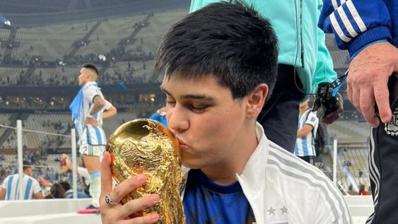 Tomás Messi en los festejos de Qatar 2022