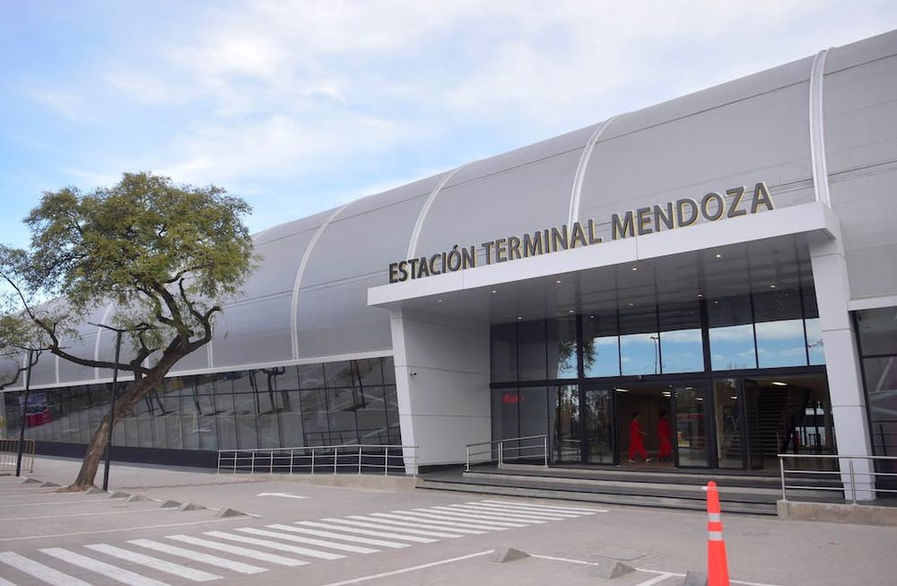 Pasajes gratuitos en la mira: el Gobierno quitó compensaciones y crece el conflicto con las empresas de micros