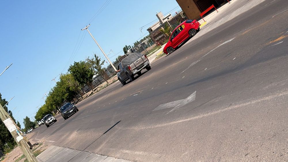 Caos vehicular: familias piden solución urgente en el ingreso a sus barrios para 