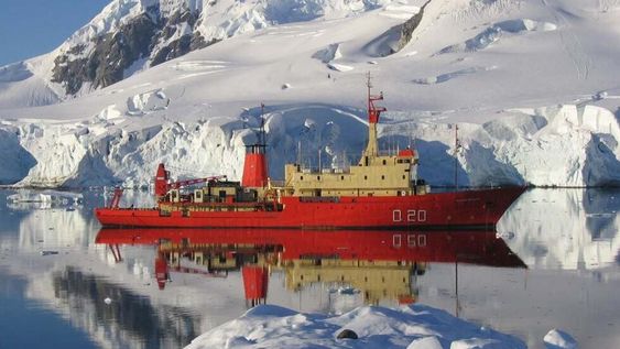 Puerto Deseado está ubicada al noreste de Santa Cruz. Además de su emblemático puerto, este enclave cuenta con variedad de hábitats:  estepa, cañadones, costas y concentraciones de agua que favorecen una rica biodiversidad. Foto: Gentileza Turismo Pto. Deseado.