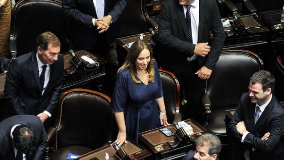 María Eugenia Vidal dijo que Máximo “empezó a insultar a toda la oposición” y que el oficialismo “no quiere diálogo” y que “no saben perder”.