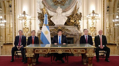 Milei endurece su plan económico: sin emisión y con déficit cero como meta.