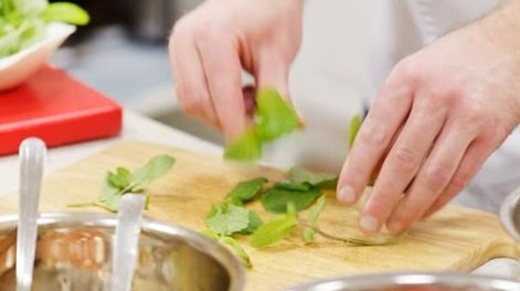 El sector público y privado de la provincia lanzaron en conjunto el Programa Piloto de Formación de Ayudantes de Cocina