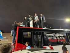 Festejos en la zona de la Quinta de Olivos tras la clasificación de la Selección Argentina.