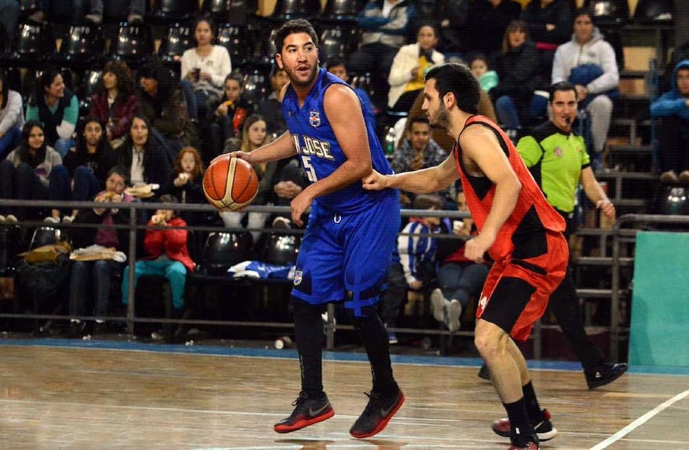 Superliga de Básquet: Atenas le ganó a San José para seguir peleando arriba
