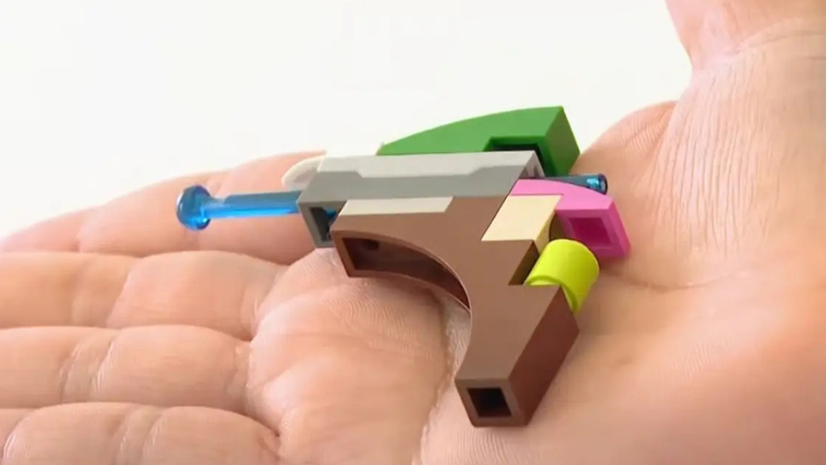 Suspendieron a un niño de 8 años de su escuela por recrear una pistola con legos