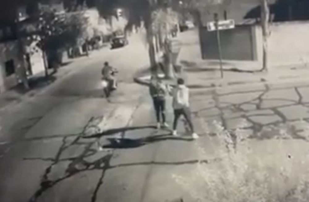 Policía disparó a un motochorro que intentó asaltarlo. - Captura de pantalla.