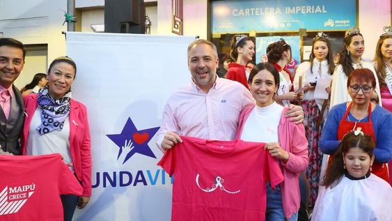 Una ola rosa solidaria se unió al estreno de Barbie en Maipú. Foto: Prensa Maipú