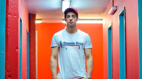 Los Andes | El actor Esteban Lamothe proyecta su futuro dirigiendo. Mientras tanto, protagoniza este filme de Netflix basado en una historia real.