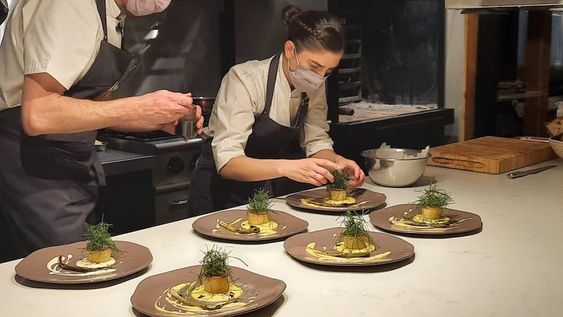 Recomendación en Bariloche: Martín Erkekdjian y Coni Rossi, la pareja de chefs de Quetro Cocina. (Gentileza)