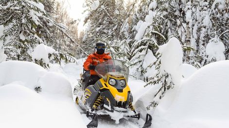 Los Andes | La ascensión al volcán Copahue en moto de nieve no exige conocimientos previos ni supone grandes dificultades, ya que fue planeado para que puedan participar personas de todas las edades.