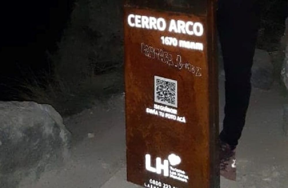 La cartelería había sido instalada por la municipalidad hace 15 días.