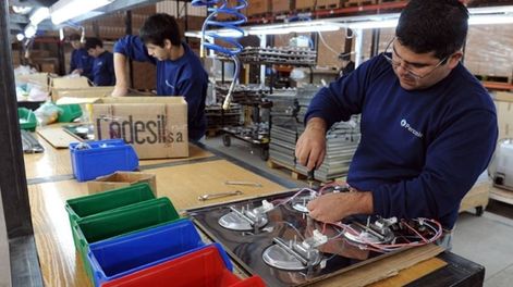 El empleo registrado en la Argentina continúa en contracción pero exhibió una desaceleración en mayo y junio