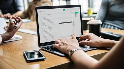 La capacitación se dará en 11 países y ofrece itinerarios de aprendizaje en áreas como competencias digitales, de negocio y tecnología.