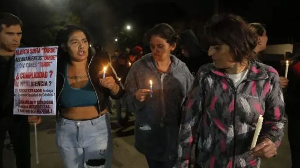 Cruces entre vecinos y la Policía tras la conferencia por el crimen de Agostina Vega.