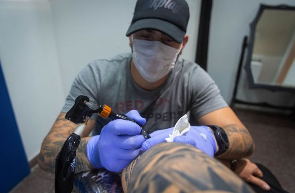 Onokonda, anunció hace semanas que iba a poner a la venta huecos de su piel para quien quisiera publicitarse. / Foto: Ilustrativa / Ignacio Blanco / Los Andes