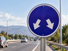que significa una senal de transito con dos flechas apuntando hacia abajo
