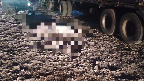 Tragedia en Tunuyán: murió un motociclista tras chocar contra un camión estacionado y su pareja está grave