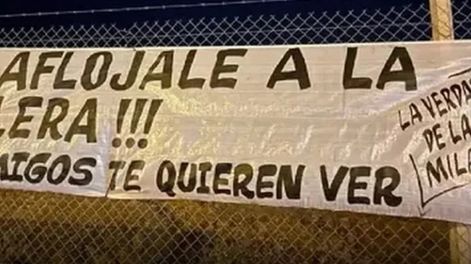 El pasacalles fue colgado en una ruta de San Lorenzo, Salta. Foto: Web